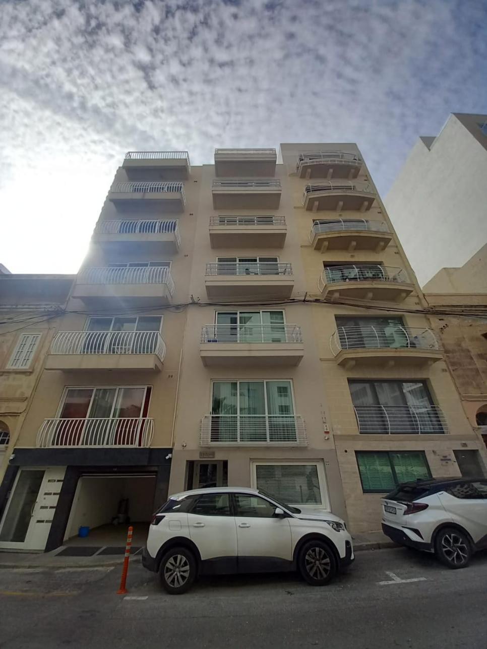 Best Location In Слима Экстерьер фото